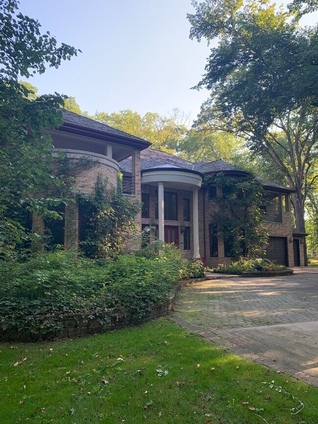 Foto del edificio - 3200 Blackthorn Rd