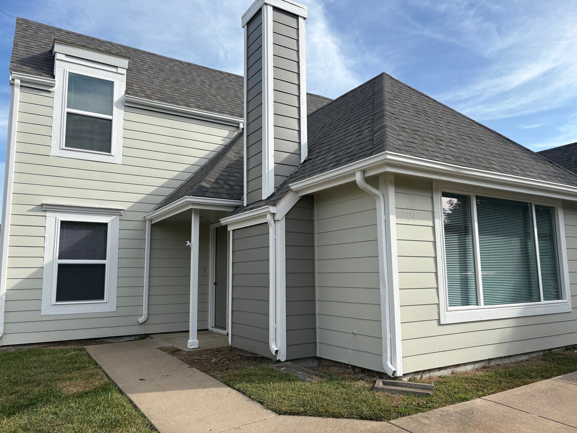Foto principal - 2324 Harvard Rd