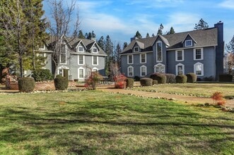 Center Courtyard - Gold Creek Village