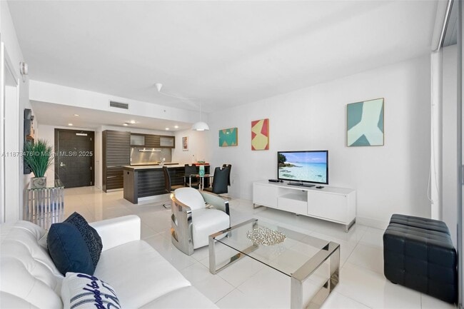 Building Photo - 200 Biscayne Blvd Way