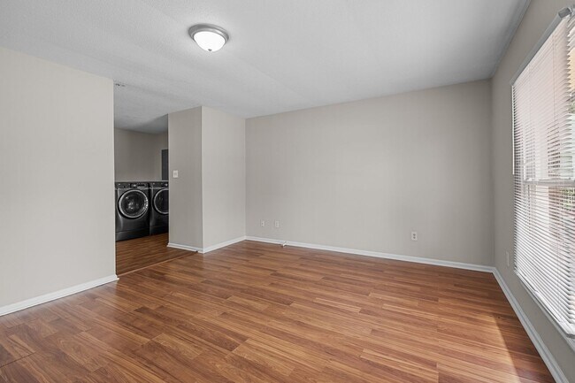 Building Photo - Fantastic 3 Bedroom Ranch home in SE Ralei...
