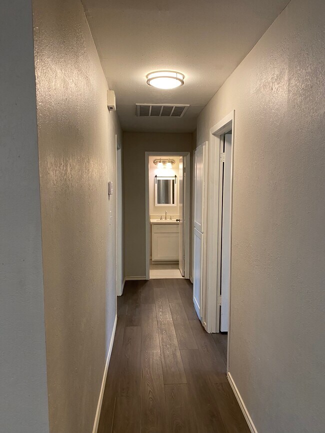 Foto del edificio - 1901 S Arden St