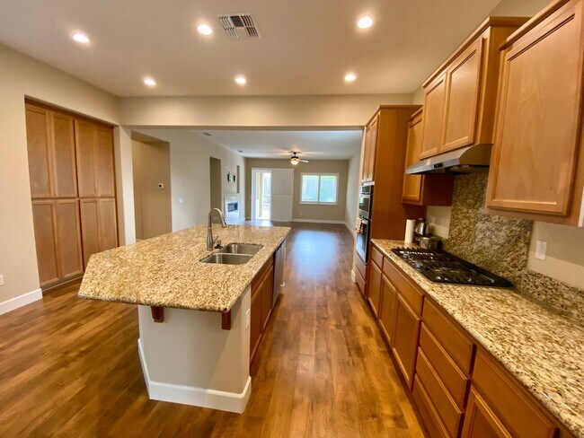 Building Photo - Beautiful 4 Bedroom 3.5 Bath Home for Rent...
