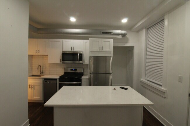 Foto del edificio - 1362 N Bosworth Ave