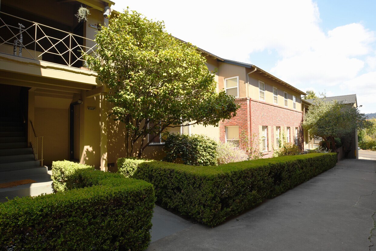 Primary Photo - 275 MacArthur Blvd