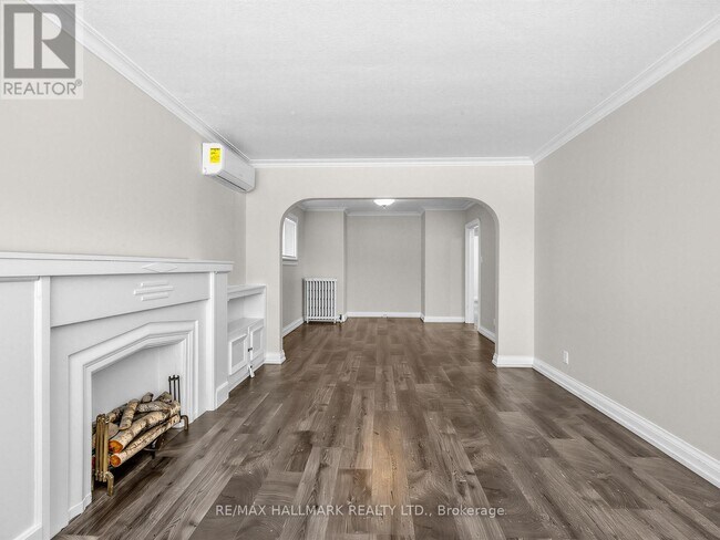 Photo du bâtiment - 18 Roblin Ave