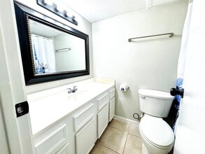 Building Photo - 9090 S Braeswood Blvd