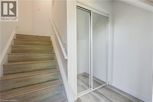 Building Photo - 16 Arthur St