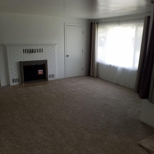 Building Photo - Pending Applications! Charming 3-Bedroom Home