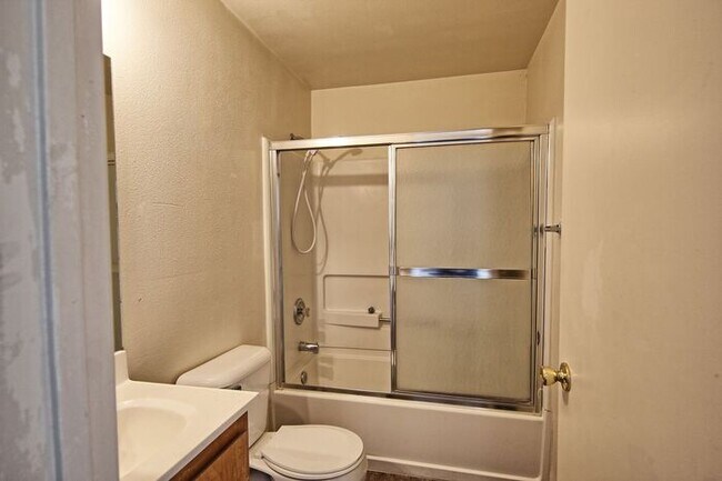 Building Photo - 2 Bedroom 1 Bathroom Fernley Apartment