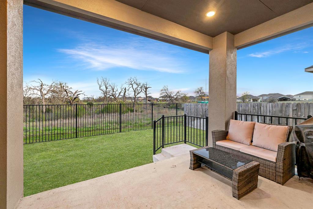 Foto principal - 124 Rosebush Dr