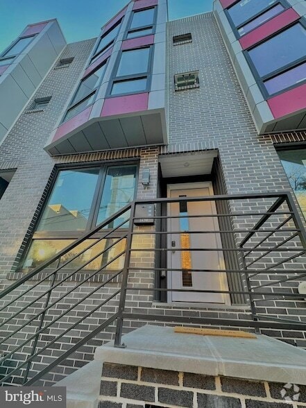 Building Photo - 1636 S Bailey St