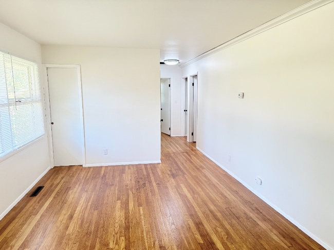 Building Photo - 2723 Hillview Dr