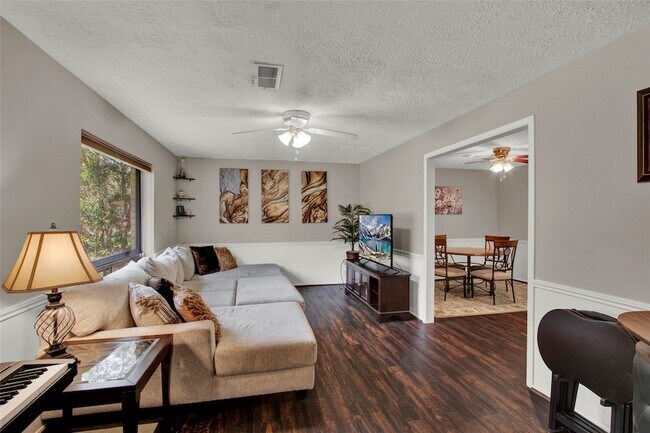 Foto del edificio - 6208 Brookdale Dr