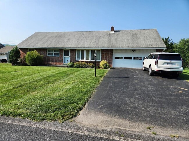 Building Photo - 443 Dryville Rd