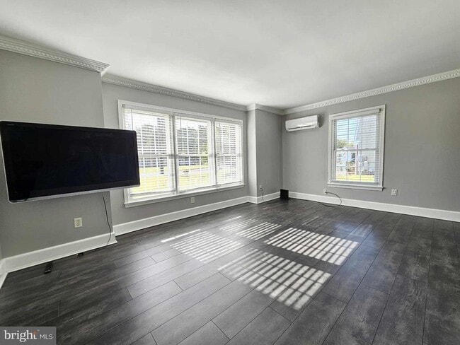 Building Photo - 8681 Mar Lynn Dr
