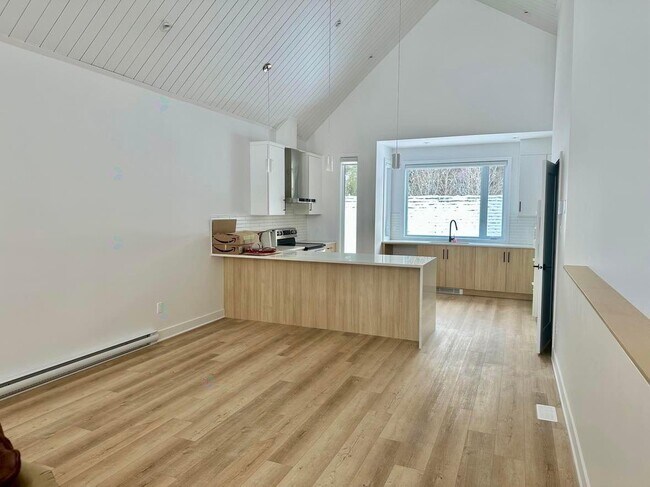Building Photo - 28 Chem. Beauchamps
