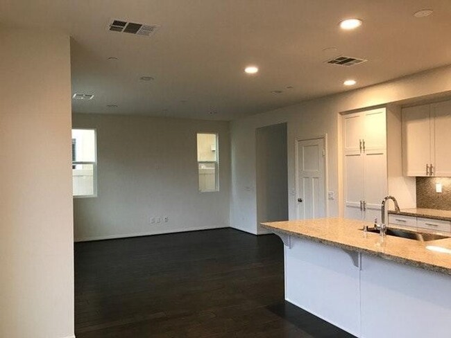 Foto del edificio - 3 bed, 2 1/2 bath 2 story townhome in Winn...