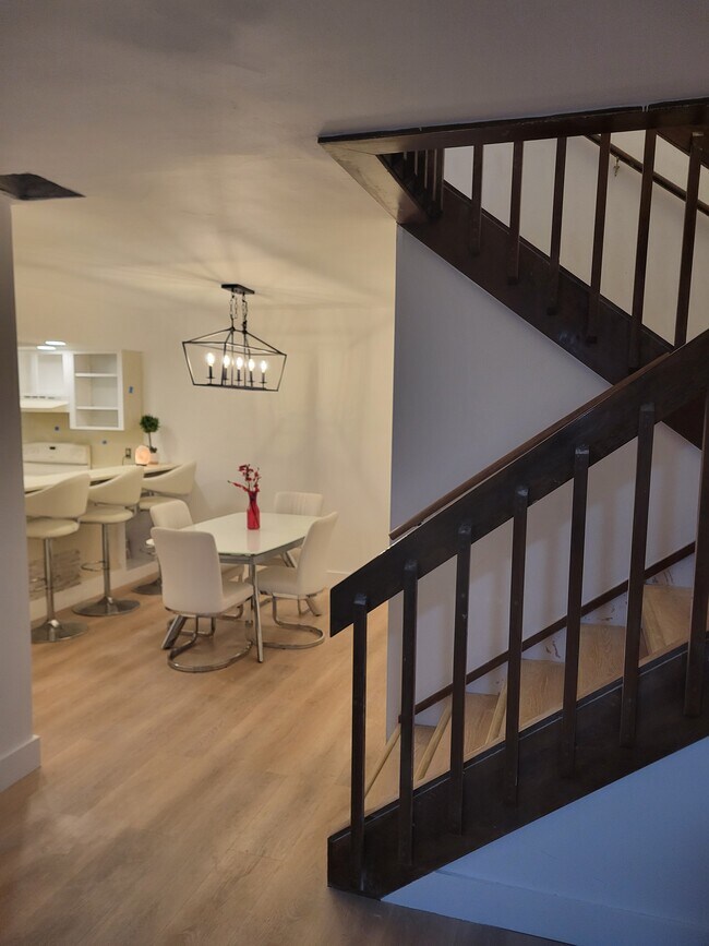 Foto del edificio - 570 N Tropic Ln