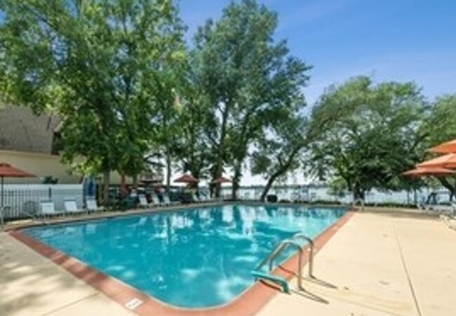 Building Photo - Resort style living in Wauconda! 2 Bedroom...