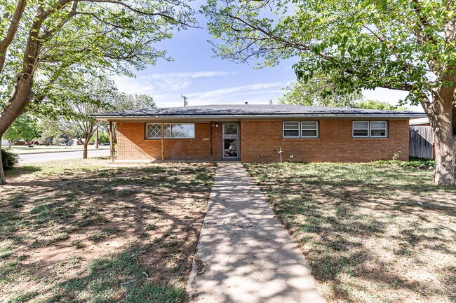Building Photo - Newly remodeled 3/2/2 in north Lubbock!