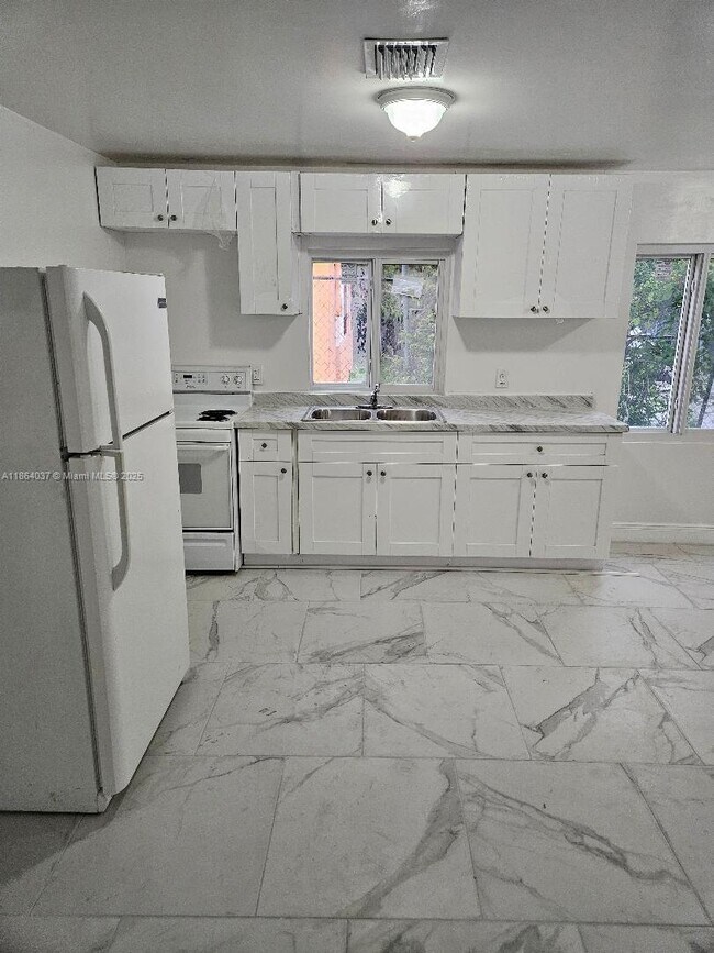 Foto del edificio - 148 NE 78th St
