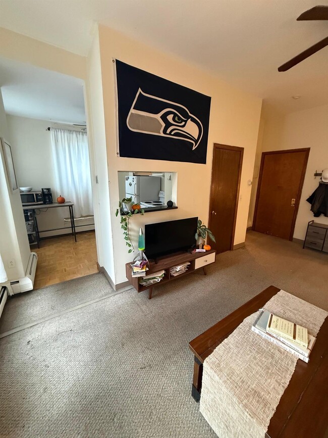 Building Photo - 247 Pearl St