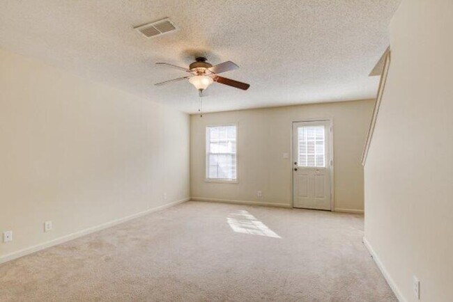 Foto del edificio - 299-E3 Raleigh Drive