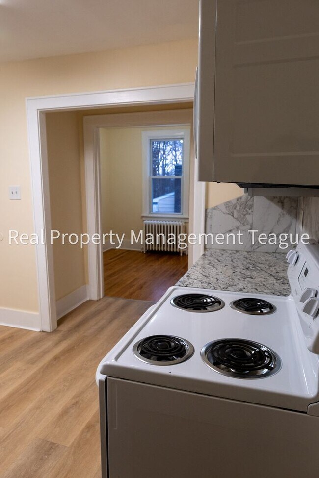 Foto del edificio - 64 Highland Dr