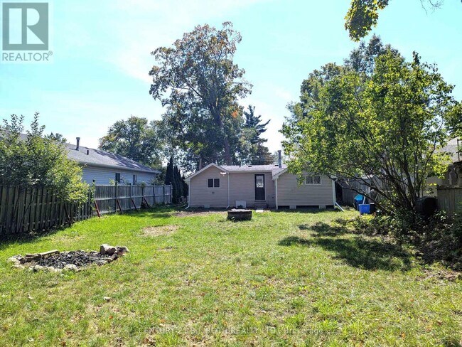 Photo du bâtiment - 696 Hastings Ave