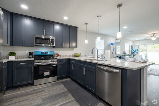 4 habitaciones, 2 baños - 1456 pies cuadrados - Cocina - Cedar Creek Estates