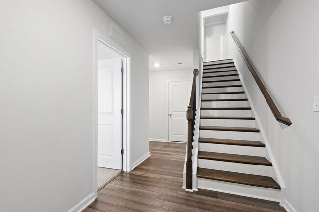 Foto del edificio - Bright, Spacious & Move-In Ready Townhome ...