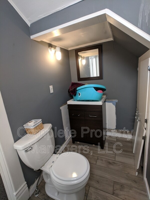 Foto del edificio - 213 E Main St