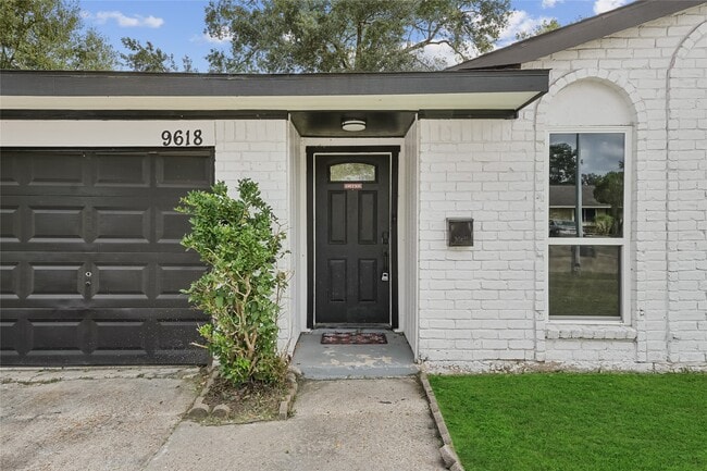 Foto del edificio - 9618 Glenwood Forest Dr