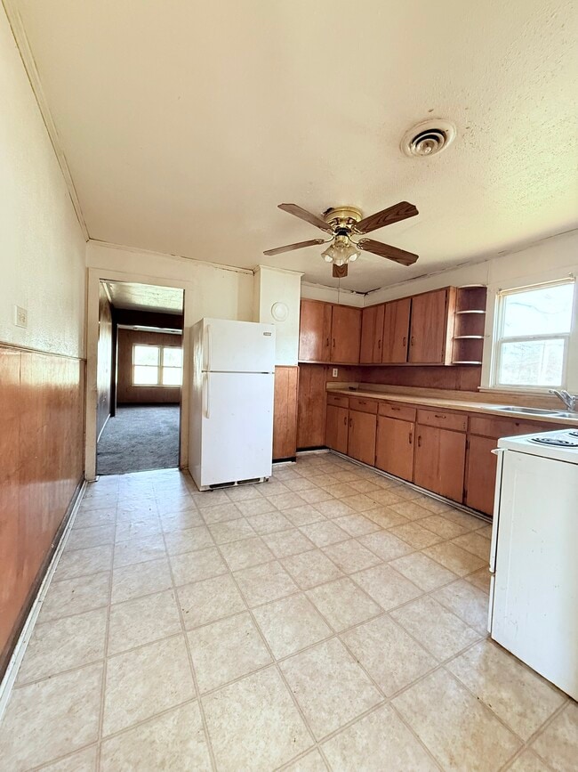 Foto del edificio - 610 W Main St