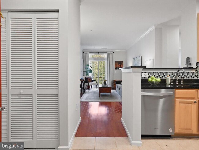 Foto del edificio - 2465 Army Navy Dr