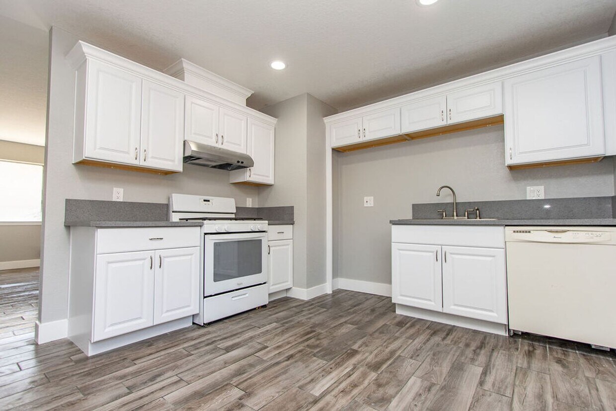 725 Lambert Way Unit 2, Turlock, CA 95380 Room for Rent in Turlock