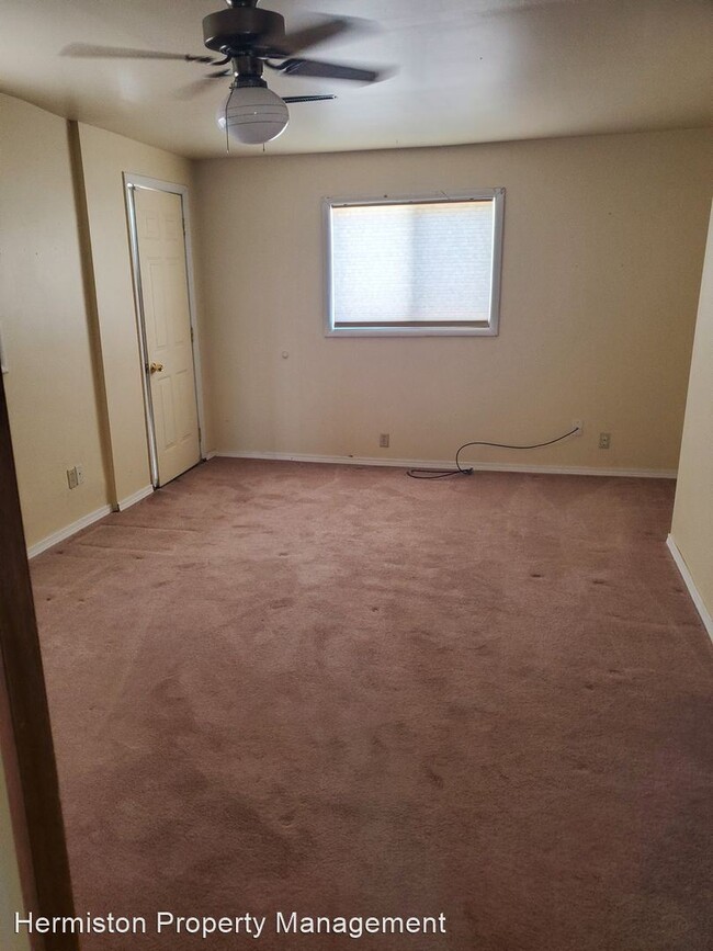 Foto del edificio - 3 br, 1.5 bath House - 1095 E Elm Ave