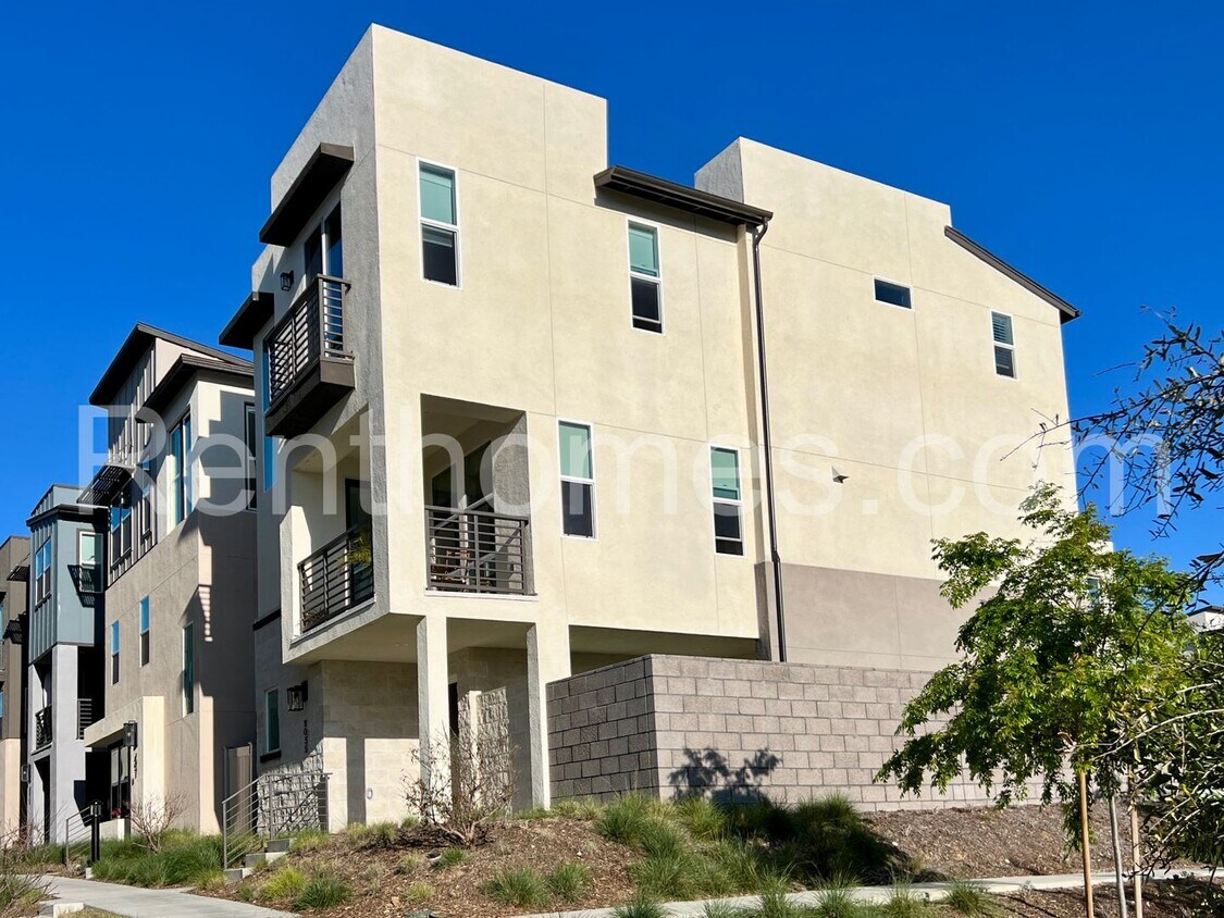 Primary Photo - Sorrento Mesa, 8055 Silvercrest Wy, 3.2 kw...