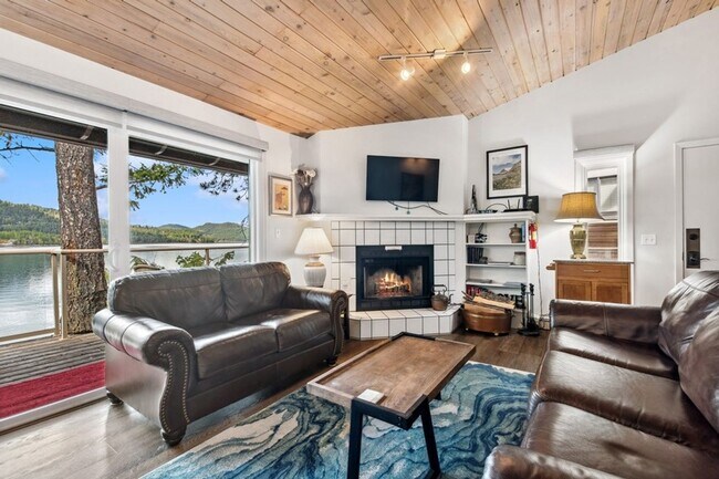 Foto del edificio - 3 Bed, 2 bath Condo on Whitefish Lake