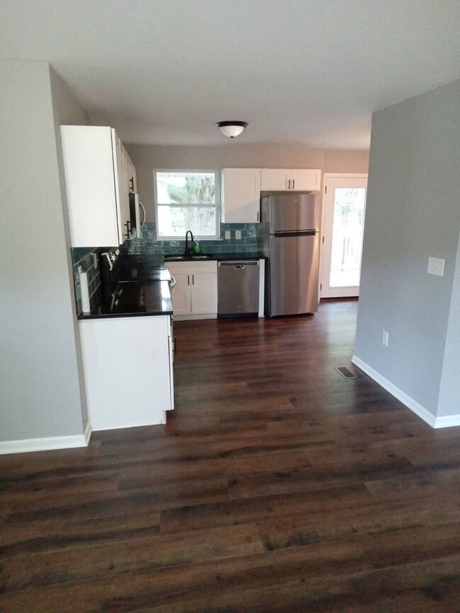 Foto del edificio - Updated Ranch Home with Lots of Space!   COMING SOON!