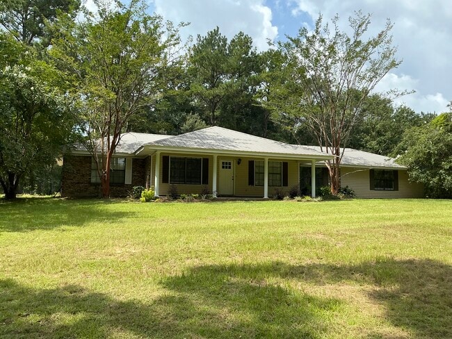 Building Photo - 45 Elliott Rd