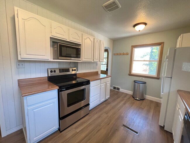 Foto del edificio - 2001 Hopkins Crossroad