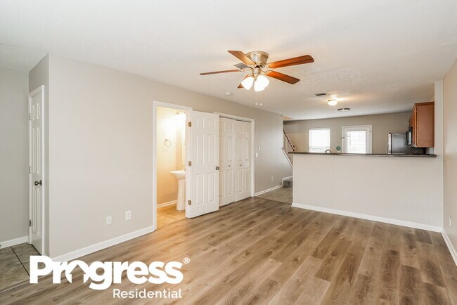 Foto del edificio - 8022 Logan Dr