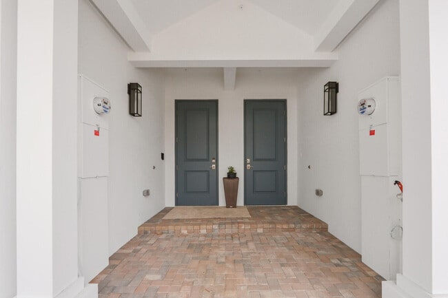 Foto del edificio - 120 Water Pointe Pl