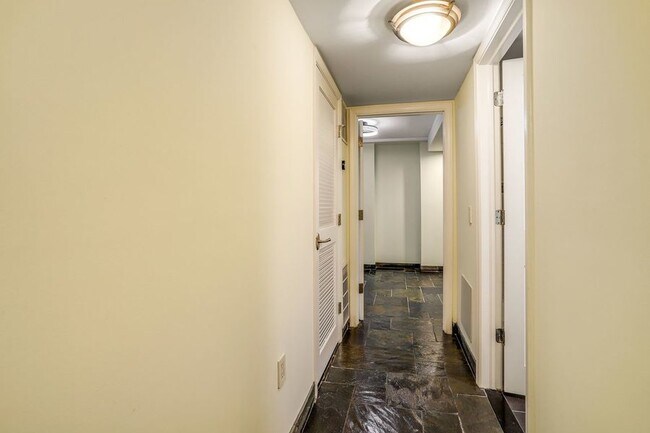 Foto del edificio - Brilliant Basement Condo Near H Street! - ...