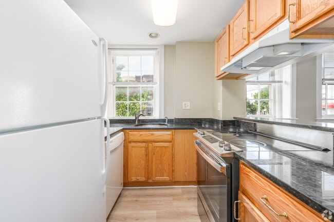 Kitchen - Astor Court Apartments