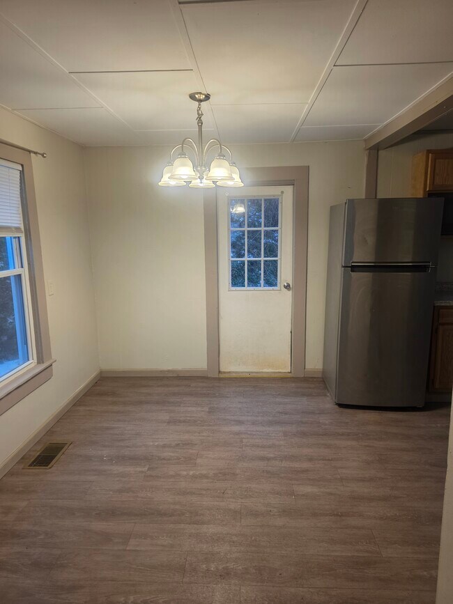 comedor - 57 Ellsworth St