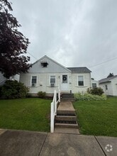 Building Photo - 136 E Willow St