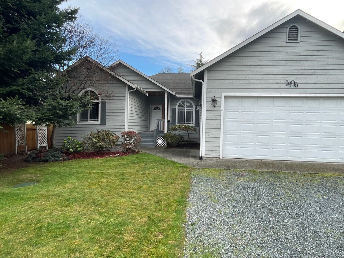 Primary Photo - Lovely Home in Holmes Harbor with a Short Term Lease!